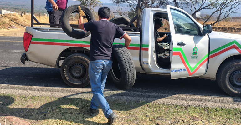 Ayuntamiento de Tepoztlán realiza jornada de limpieza en la carretera Cuernavaca–Tepoztlán